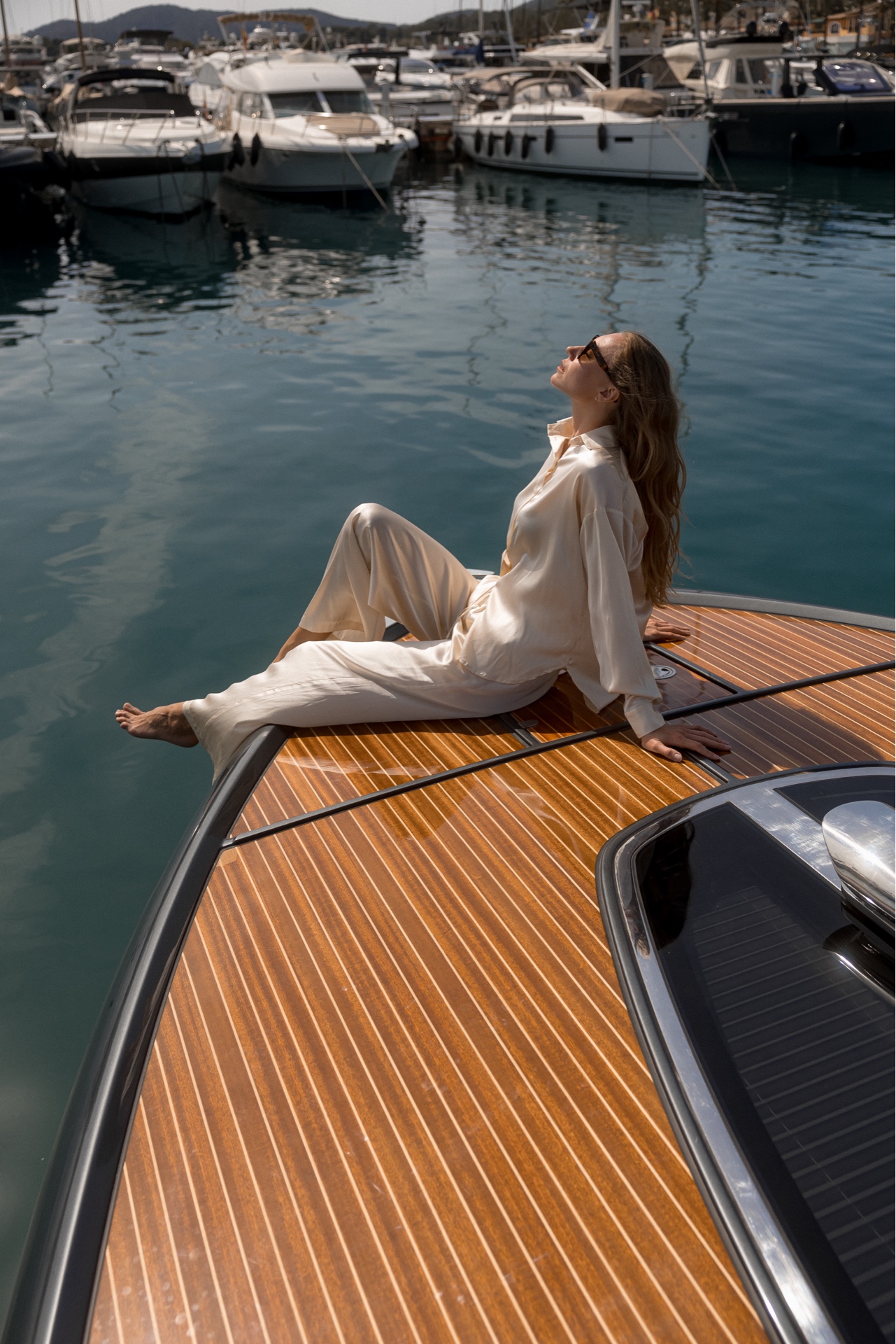 Editorial silhouette in DISI silk